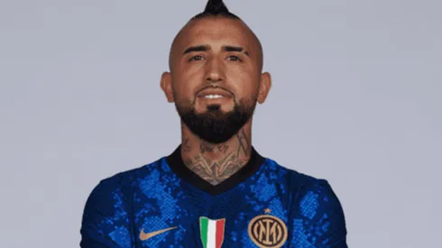 Vidal con la nueva camiseta de Inter