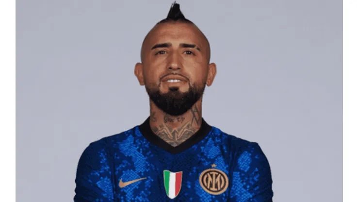 Vidal con la nueva camiseta de Inter
