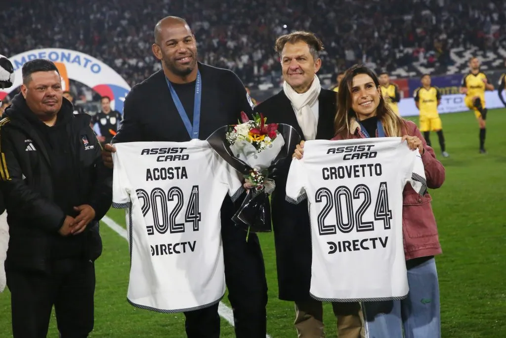 Los medallistas olímpicos Francisca Crovetto y Yasmani Acosta antes del partido entre Colo Colo y Coquimbo Unido Foto: Marcelo Hernandez/Photosport