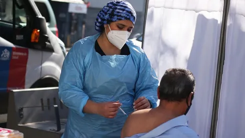 Adultos mayores pueden acudir esta o la otra semana según el calendario. (Foto: Agencia Uno).