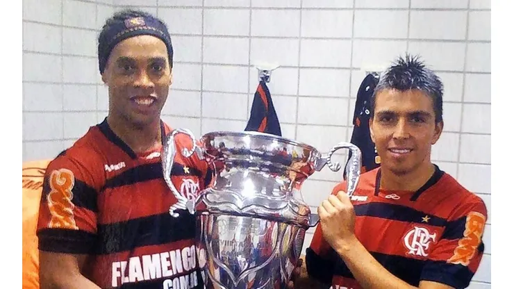 Ronaldinho y Gonzalo Fierro compartieron camarín en Flamengo durante 2011, año en el que el Fla se quedó con el Campeonato Carioca