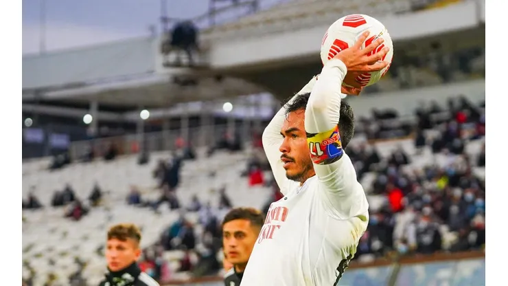 Gabriel Suazo salió con molestias en su rodilla derecha en la goleada de Colo Colo sobre Unión Española.