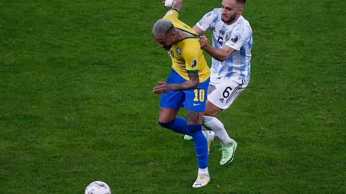 Germán Pezzella no soltó a Neymar en la final de la Copa América que Argentina le ganó a Brasil en julio