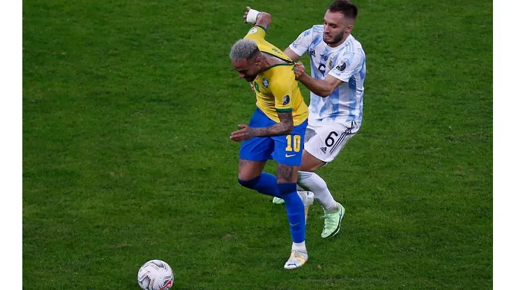 Germán Pezzella no soltó a Neymar en la final de la Copa América que Argentina le ganó a Brasil en julio