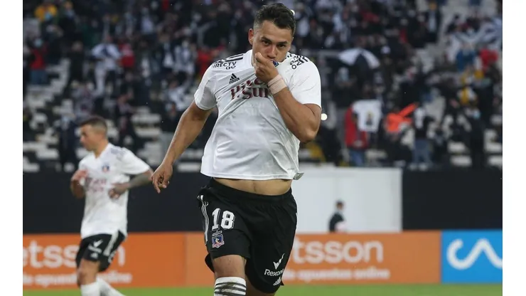Morales celebrando en Colo Colo