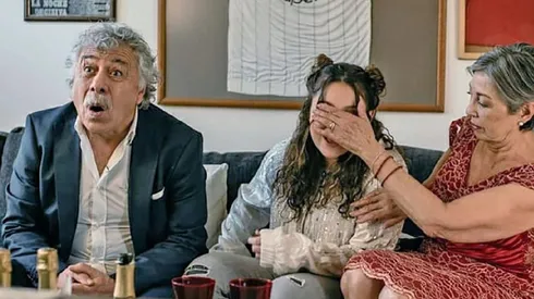 Caszely actuando en "Un loco matrimonio en cuarentena"