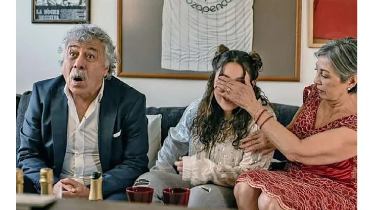 Caszely actuando en "Un loco matrimonio en cuarentena"