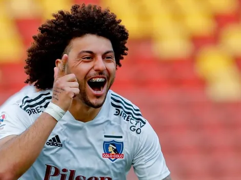 Hincha de Colo Colo llega al estadio "disfrazado" de Maxi Falcón