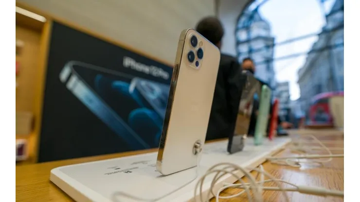 La nueva generación de móviles pretende mantener la línea de precios de iPhone 12.