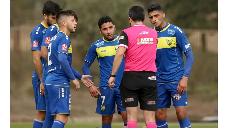 El árbitro fue cuestionado por su actuar ante Barnechea.