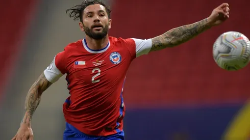 En Racing temen un desgarro del chileno.