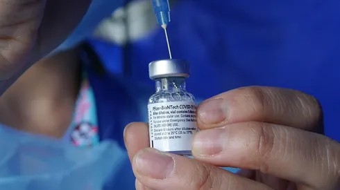 Adulta mayor muere tras recibir dosis de refuerzo de la vacuna Pfizer en Palmilla