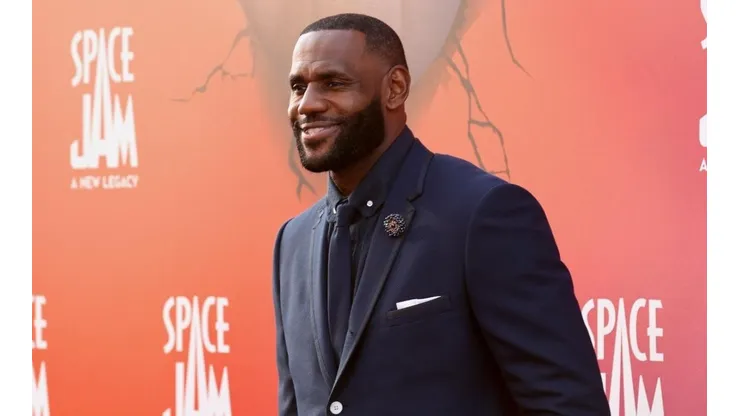 La estrella de la NBA incursiona en el cine, siguiendo el legado de Michael Jordan.