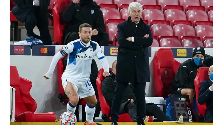 Papu Gómez casi se va a los combos con su ex entrenador.