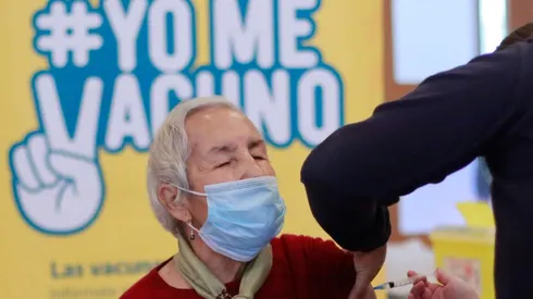 Adultos mayores podrán ir la próxima semana a vacunarse. (Foto: Agencia Uno).