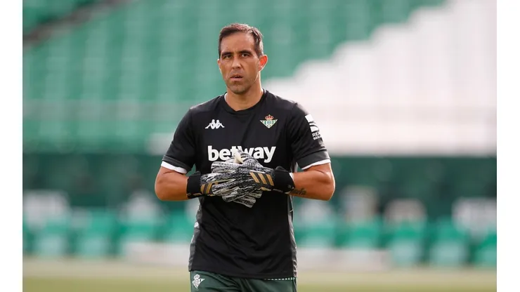 Claudio Bravo no vio minutos en el debut de Real Betis en La Liga.