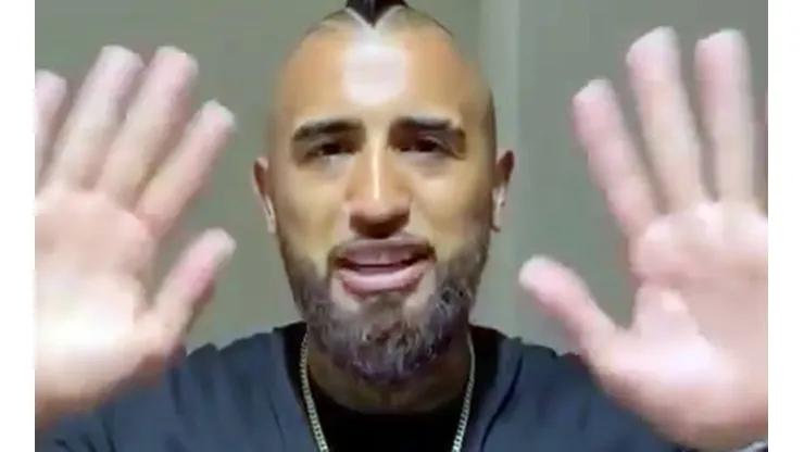 Una versión tierna de Arturo Vidal sorprendió con un saludo televisivo para su madre Jacqueline Pardo