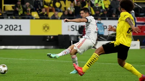 Robert Lewandowski marcó dos goles en la Supercopa de Alemania.
