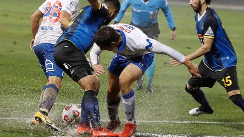 La U se doblegó ante los Acereros en medio de un diluvio en Talcahuano.