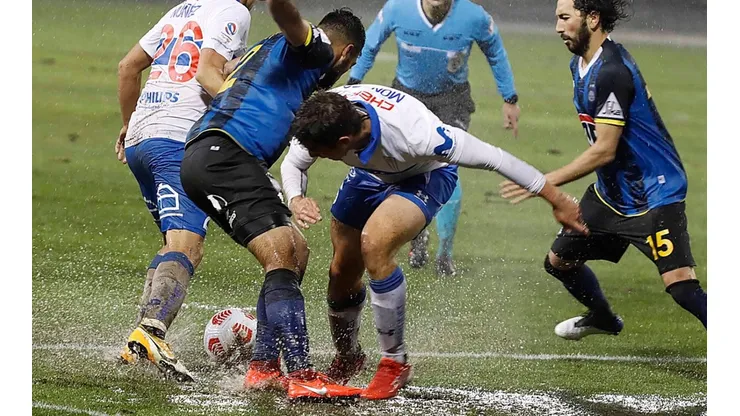 La U se doblegó ante los Acereros en medio de un diluvio en Talcahuano.