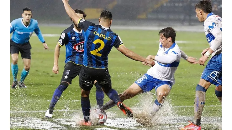 El partido se jugó en pésimas condiciones