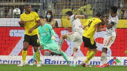 Robert Lewandowski anotó un doblete ante el Borussia Dortmund
