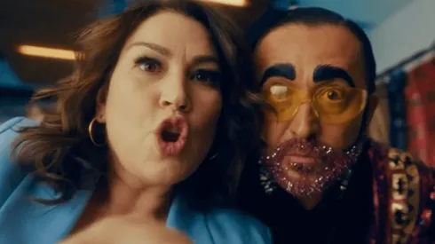 Javiera Contador y Yerko Puchento protagonizan el nuevo clip promocional de su programa Pecados Digitales.