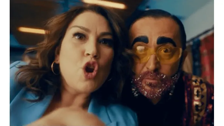 Javiera Contador y Yerko Puchento protagonizan el nuevo clip promocional de su programa Pecados Digitales.