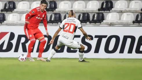 Carlos Palacios jugando en Inter