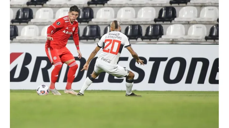 Carlos Palacios jugando en Inter