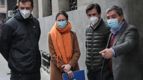 Veintena de alcaldes de la RM mandan carta al Minsal para felixibilizar proceso de vacunación en sus comunas