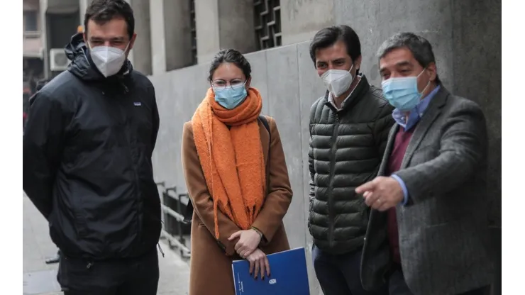 Veintena de alcaldes de la RM mandan carta al Minsal para felixibilizar proceso de vacunación en sus comunas