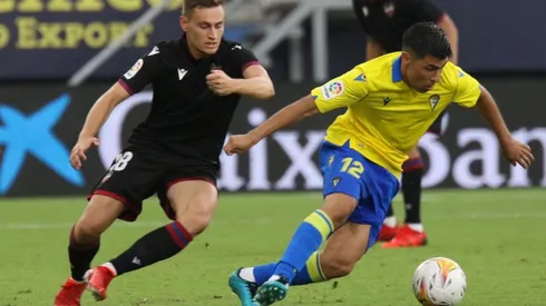 Tomás Alarcón sorprende a España por su gran debut con el Cádiz.