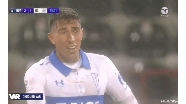 El VAR anula el gol de Diego Valencia.