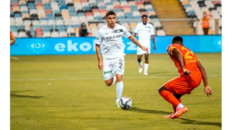 César Pinares debuta con corajuda asistencia en Altay de Turquía.