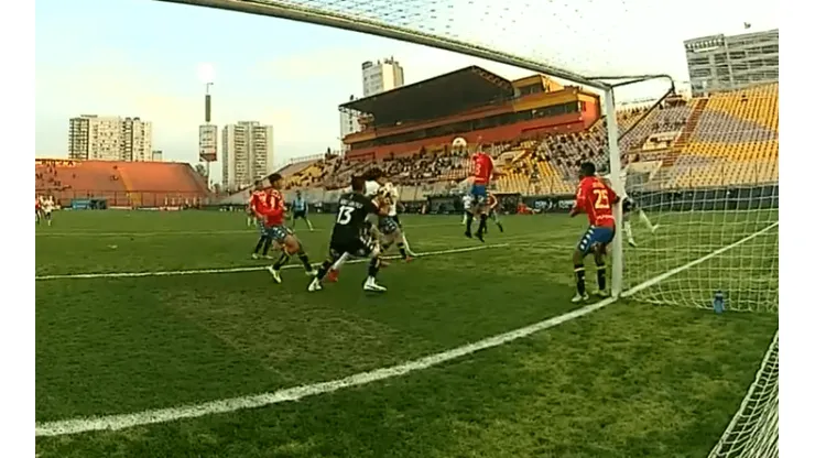 Falcón se adelantó y anotó el 0-1 para Colo Colo