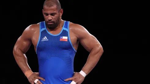 Acosta sigue molesto