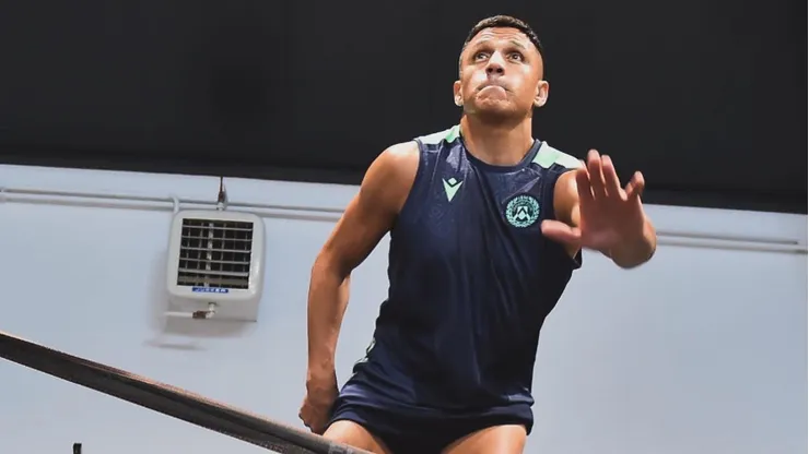 Alexis seguiría esperando por su debut en Udinese.