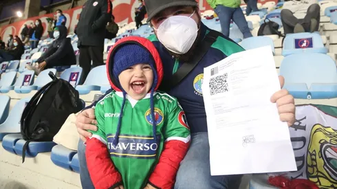Los hinchas de Audax Italiano inauguraron la temporada de puertas abiertas para el público en el fútbol chileno