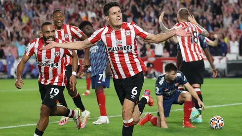 Brentford humilló al Arsenal en su debut en la Premier League.