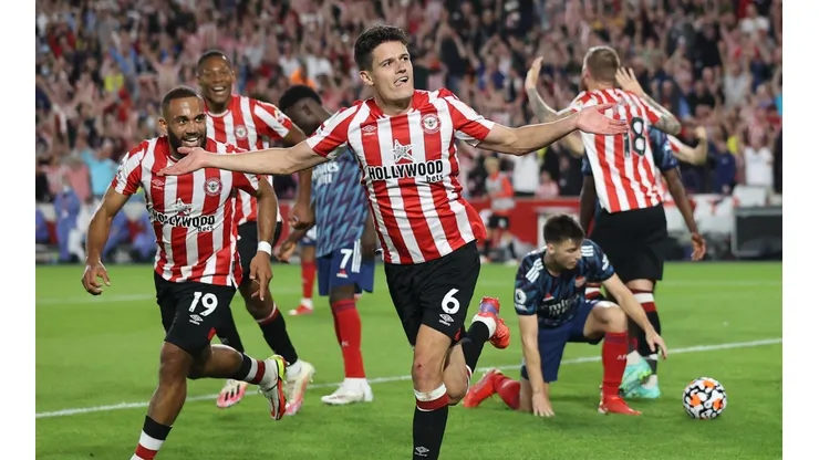 Brentford humilló al Arsenal en su debut en la Premier League.