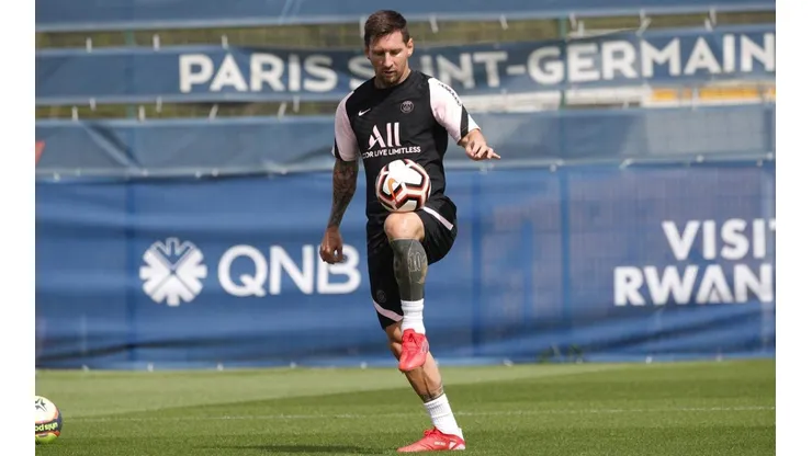Lionel Messi entrena para ponerse a punto, pero aún no debutará en el PSG.
