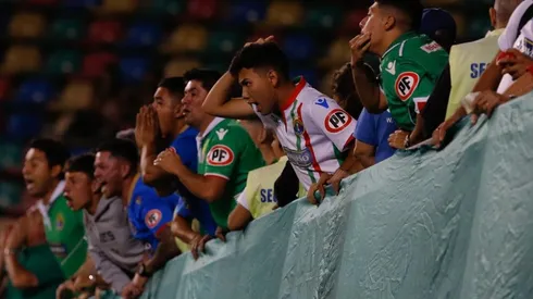 Los hinchas de Audax son los primeros en volver al estadio.