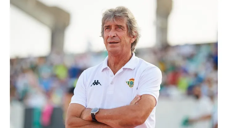 Manuel Pellegrini se preocupa por Lionel Messi.