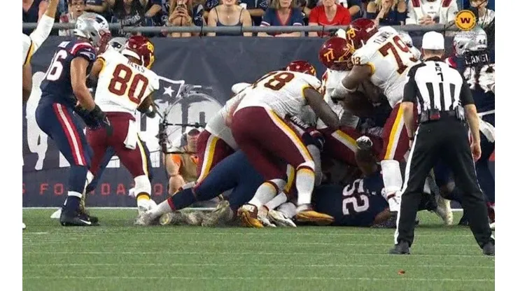Sammis Reyes, el primer chileno en la NFL debutó con la 80 de Washington Football Team.