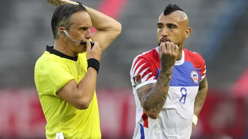 Vidal le pegó fuerte a Loustau tras derrota con Brasil y la Conmebol lo castigó