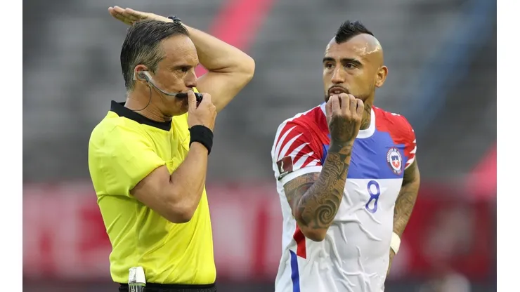 Vidal le pegó fuerte a Loustau tras derrota con Brasil y la Conmebol lo castigó