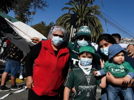 ¿Puedo comer y tomar bebestibles dentro del estadio?