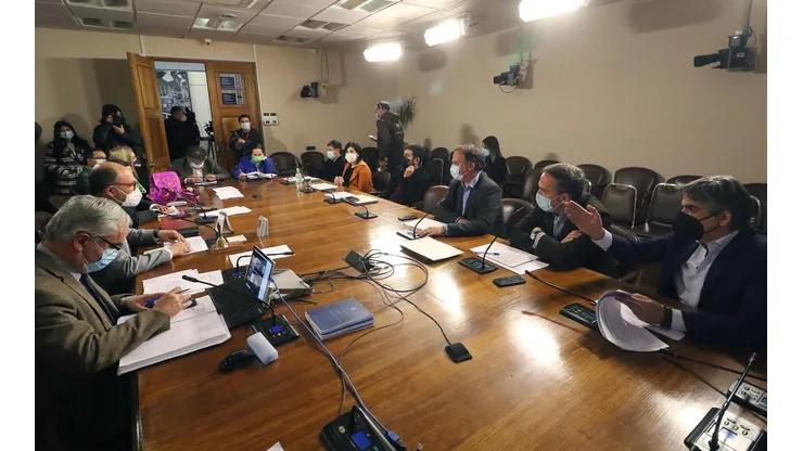 Cuarto retiro AFP: comisión de Constitución fusiona seis de los 7 proyectos