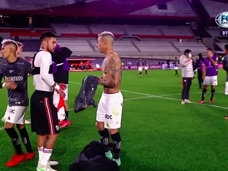 Díaz y Vargas animan emotivo intercambio de camisetas